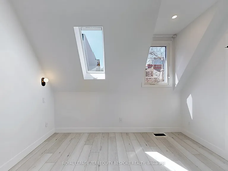 363 Euclid Ave #LANEWAY — Photo 27