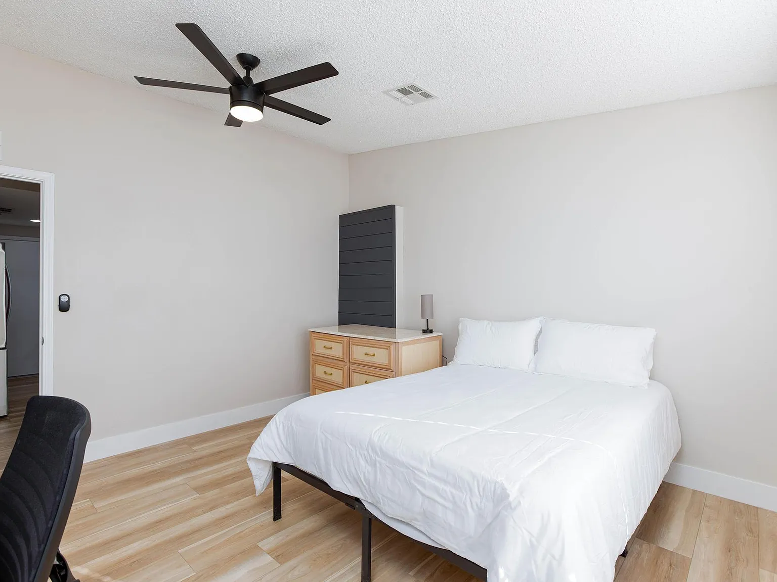 4 bed, 2.0 bath, 1750 sqft, $866 — Photo 2
