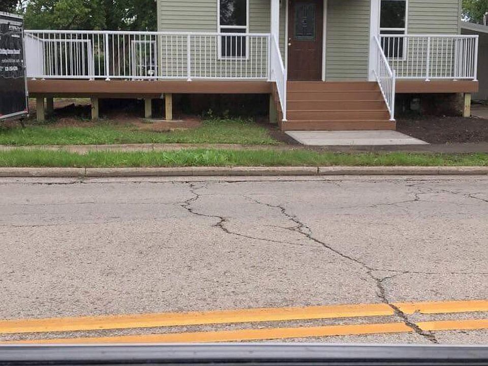 1st image of 205 E Winneconne Ave