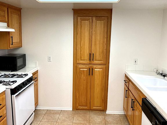 4th image of 413 Hawthorne St APT 105