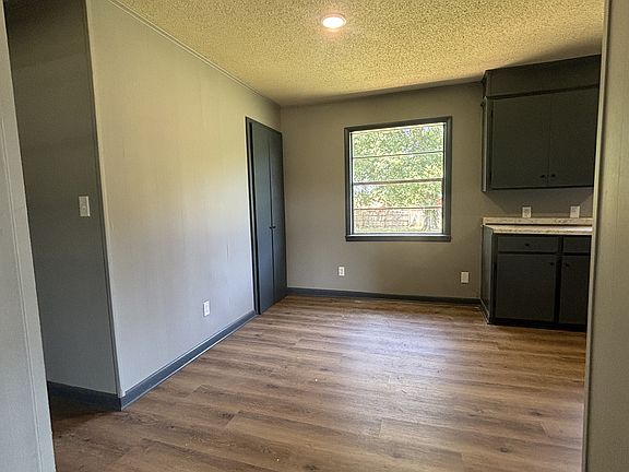 5th image of 2702 W Commercial St