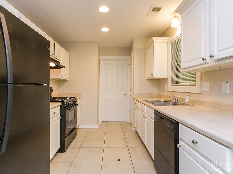 1048 Whispering Woods Dr Canton GA Zillow