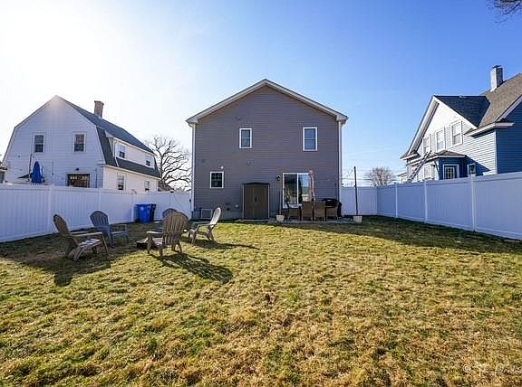 4th image of 288 Woodbine St