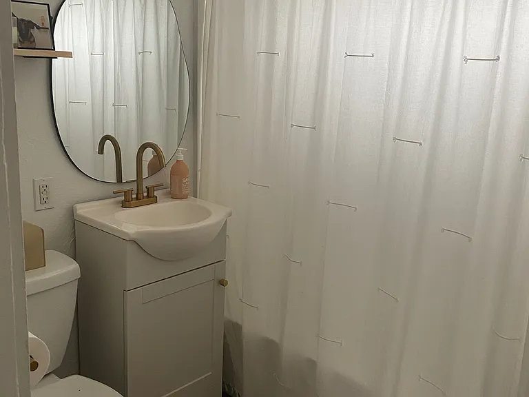 567 Thacher St #2 — Photo 4