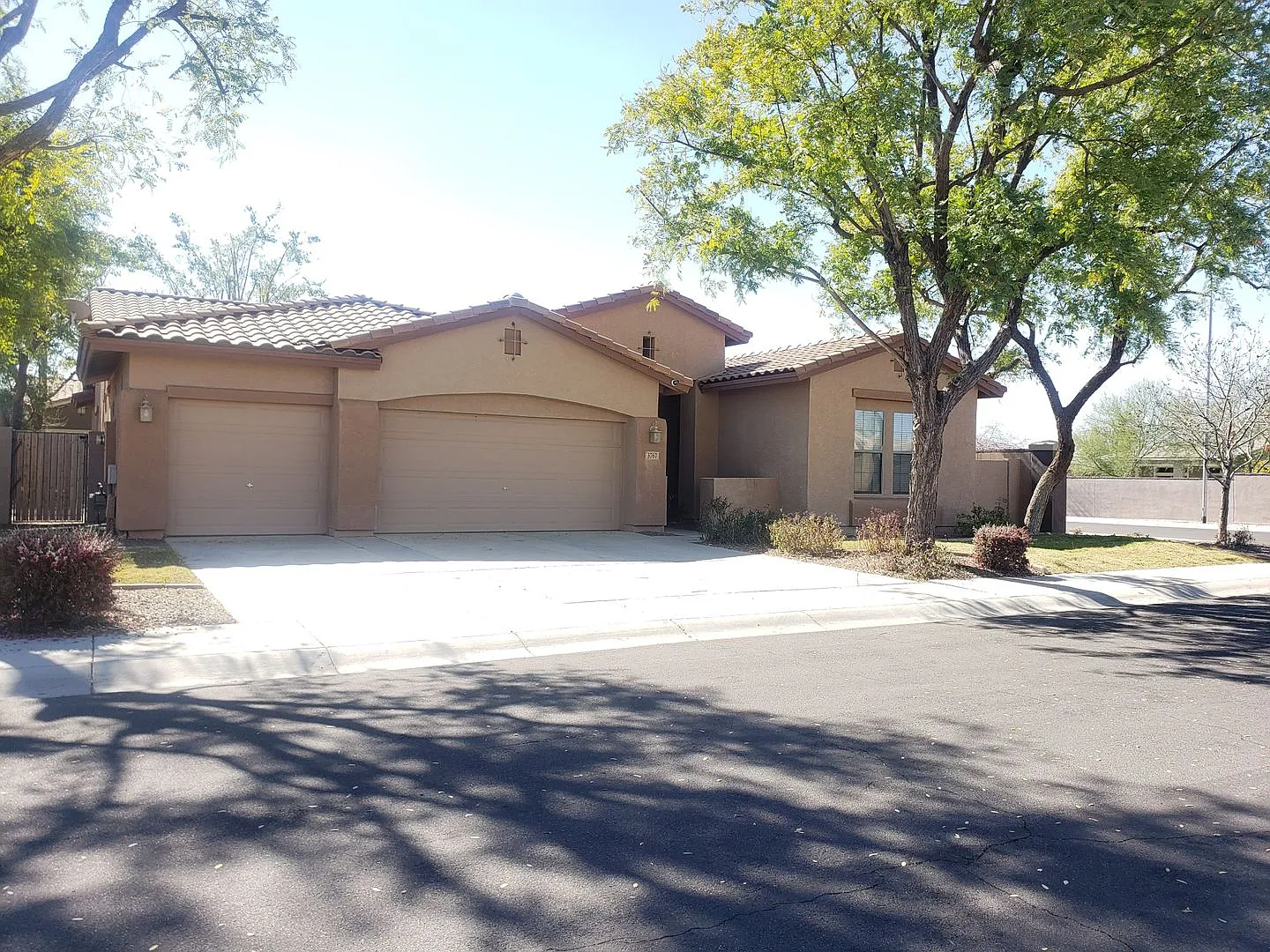 Coming Soon - Large Renovated Home In Shadow Ridge With Lovely Private Pool — Photo 3