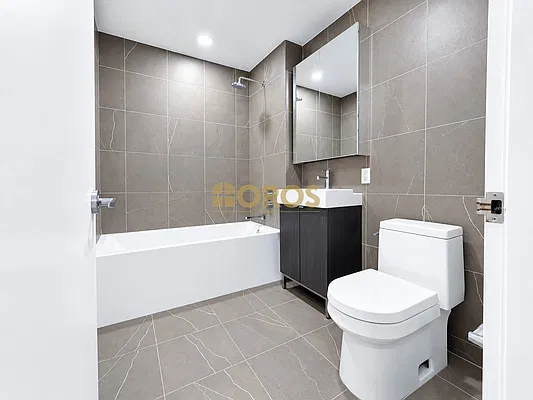 Bathroom, photo 1