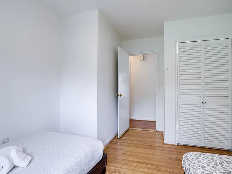 9724 Admiralty Dr — Photo 17