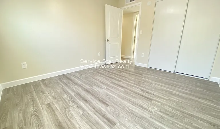 5936 W Seldon Ln — Photo 9