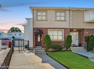 32 Poi Ct, Staten Island, NY 10314