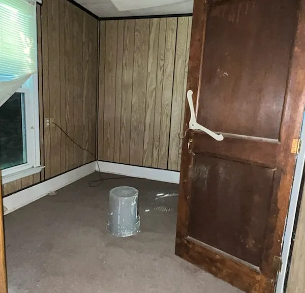 1009 Ernest St — Photo 16