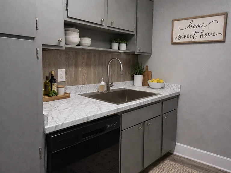 Wind Crest Apartments and Townhomes - Move in Specials Available! — Photo 24