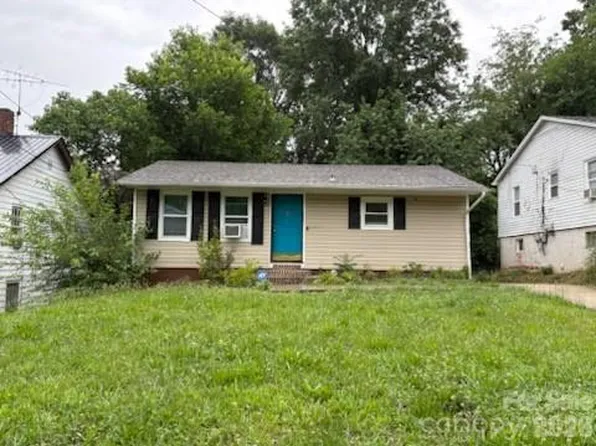38 8th Avenue Dr SE, Hickory, NC 28602