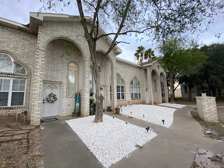 2421 N I St — Photo 6