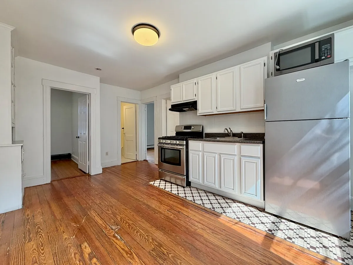 Building Photo - 304 2nd St #1R