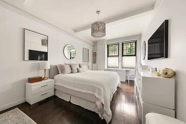 Sold by Compass | media 19