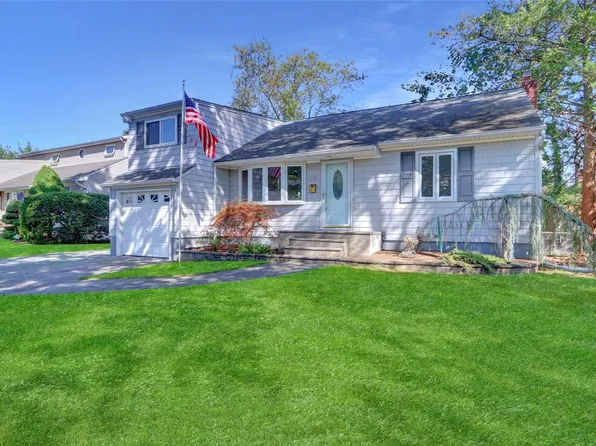525 Arlington Drive, Seaford, NY 11783