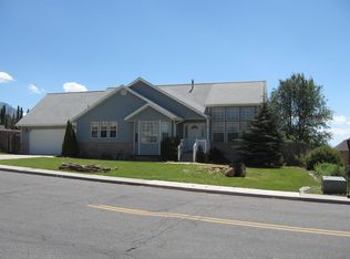 896 Orchard Dr, Pleasant Grove, UT 84062