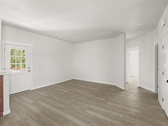5th image of 304 Victoria St