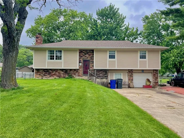 715 S Sheridan Rd, Olathe, KS 66061