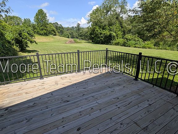 4th image of 255 Brookside Dr
