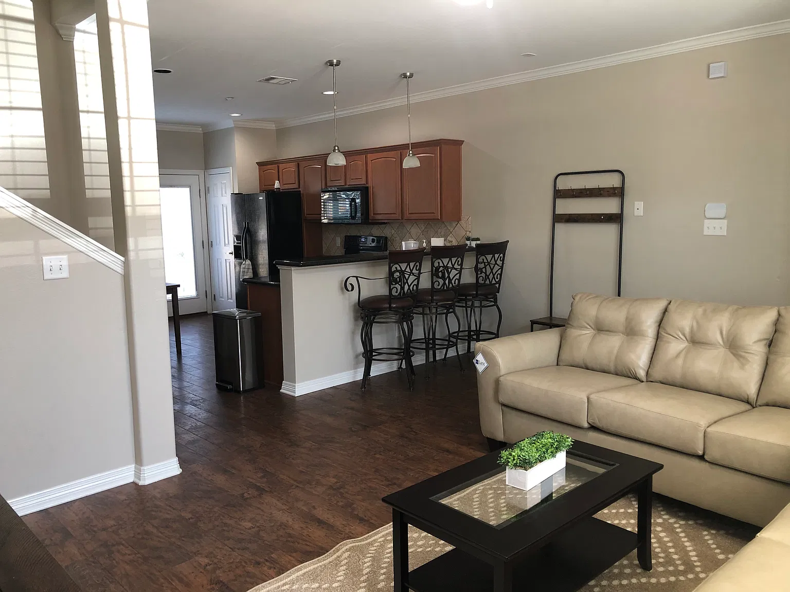 4 bed, 4.5 bath, 1857 sqft, $2,500 — Photo 3