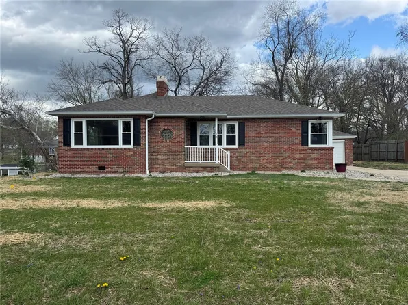 13 Lakeview Dr, Belleville, IL 62223