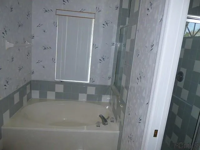 138 Barrington Dr — Photo 5