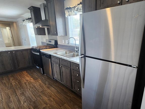 5th image of 4359 Dogwood Blvd #486
