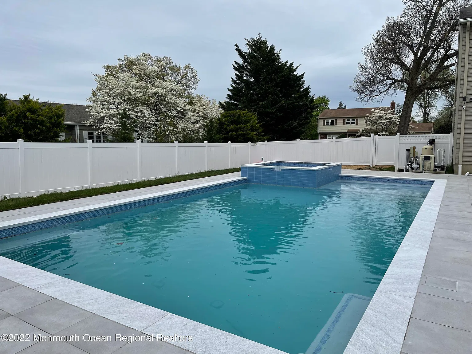 8 bed, 2730 sqft, $6,400 — Photo 2