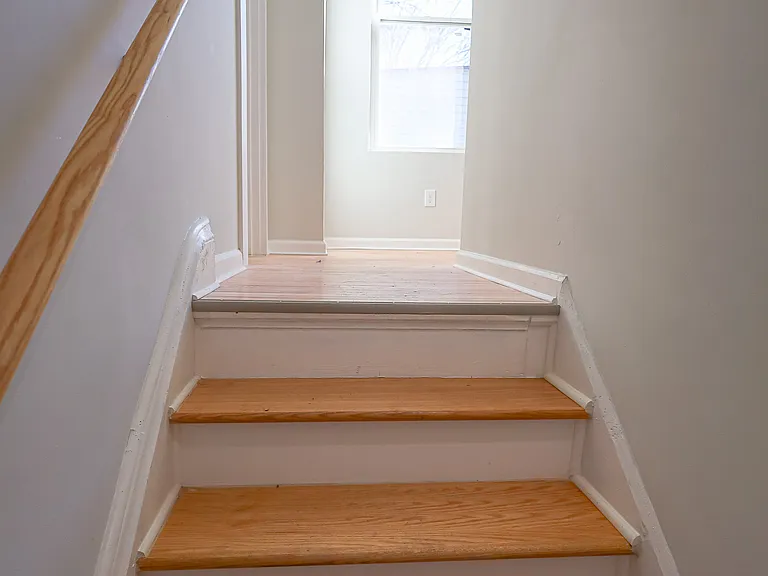 652 Delhi Ave — Photo 9