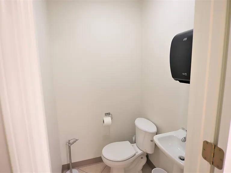 1037 S Main St #1 — Photo 14