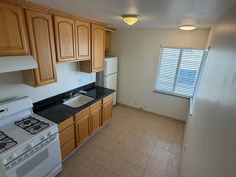 860 W Taylor St #B — Photo 13