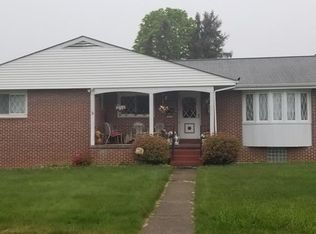 432 Wedgewood Dr, Lower Burrell, PA 15068