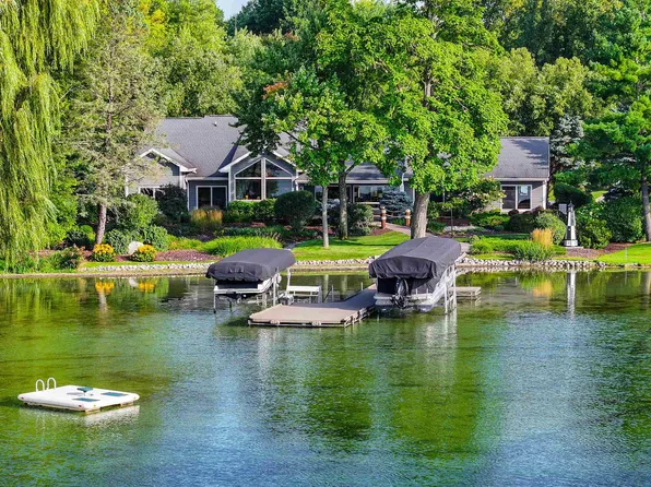 E929 Tammy Trl, Waupaca, WI 54981