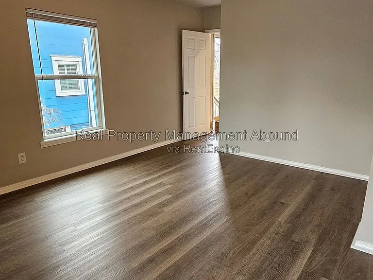 727 S Olympia Ave — Photo 23