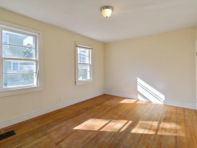 250 Sanford St — Photo 17