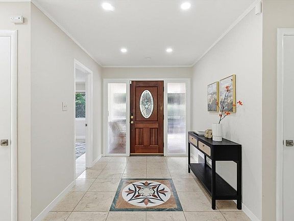 5th image of 6 Spring Valley Ln