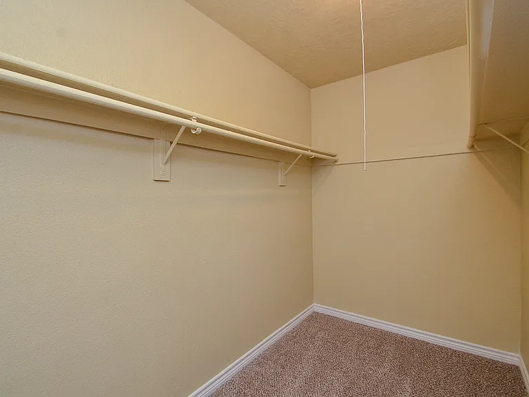 15337 Falmouth Ave — Photo 20