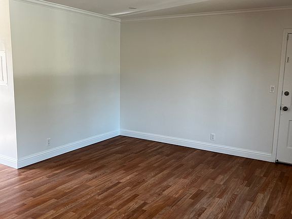 4th image of 660 Scofield Ave APT 4