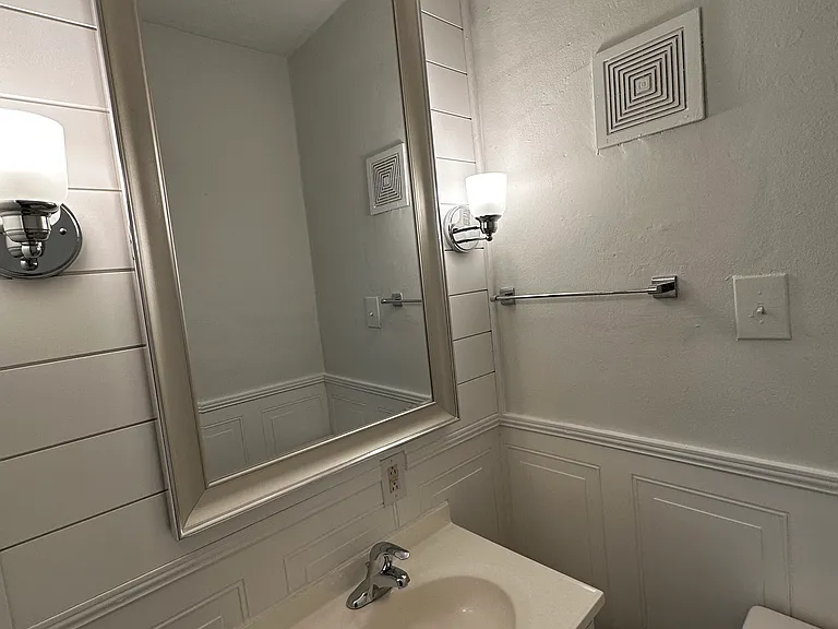 1312 Morton Ave SE — Photo 6