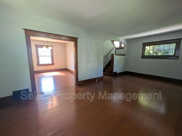2526 Hoagland Ave — Photo 5
