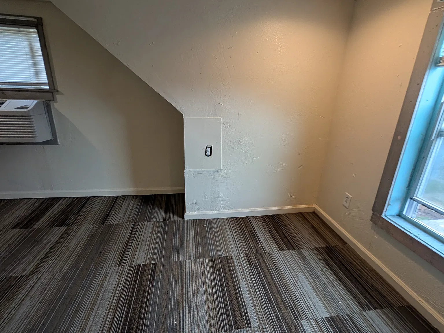 1109 SW Lincoln Street - C — Photo 2