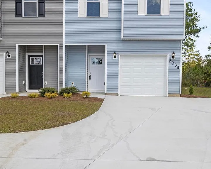 2035 Folkstone Woods Ln — Photo 2