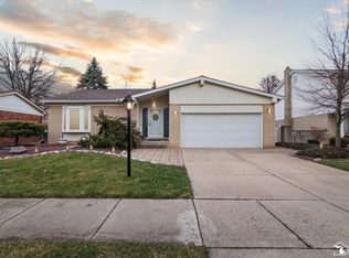 25568 Kinyon St, Taylor, MI 48180