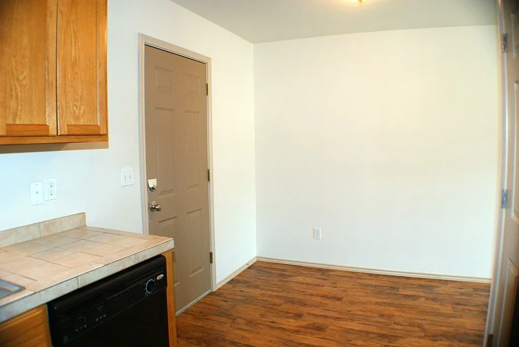 2 bed, 1.5 bath, 1084 sqft, $1,500 — Photo 4