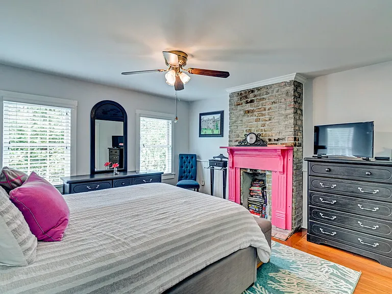 513 E Harris St — Photo 13