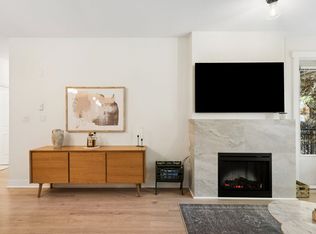 1111 E 27th St #218, North Vancouver, BC V7J 1S3