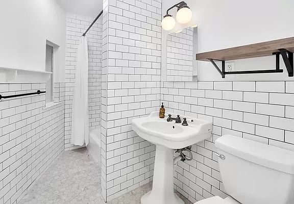 3rd image of 252 W 20th St APT 1C