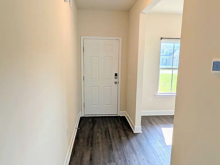 708 Mill Creek Cir — Photo 2