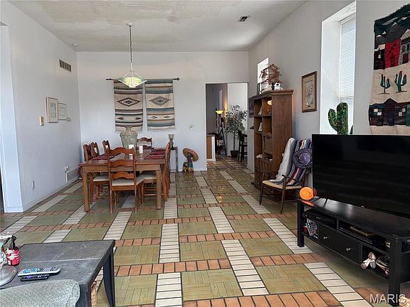 4th image of 4149 Shenandoah Ave